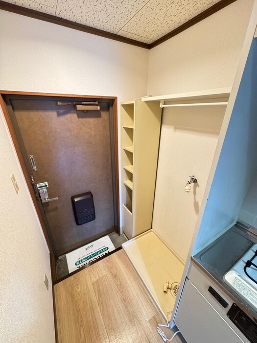 物件内観写真6　(玄関)