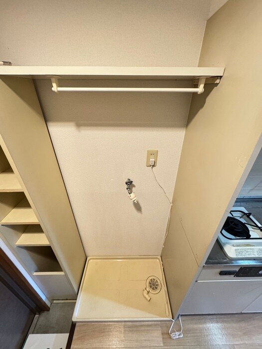 物件内観写真12　(洗濯機置場)