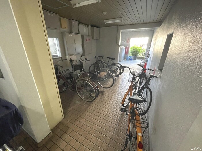 物件外観写真3　(駐輪場)