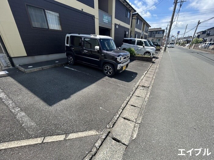 物件外観写真2　(駐車場)