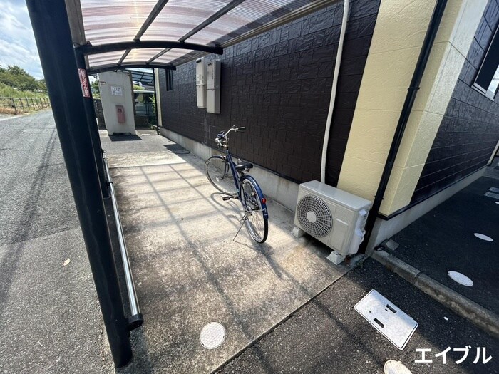 物件外観写真4　(駐輪場)
