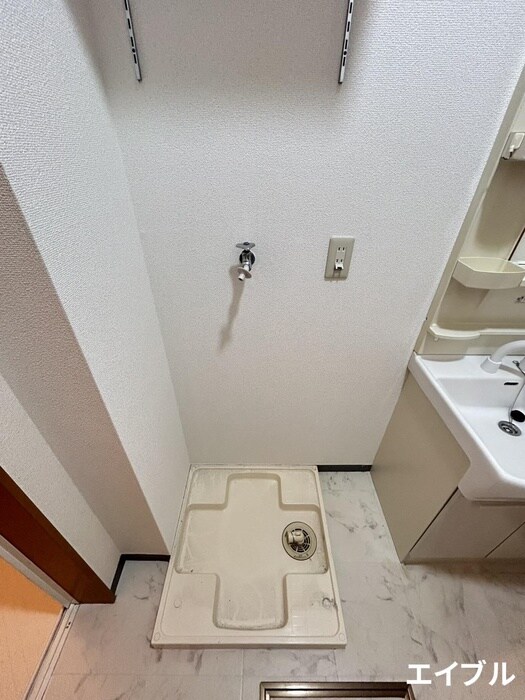 物件内観写真12　(洗濯機置場)