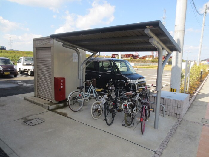 物件外観写真3　(駐輪場)