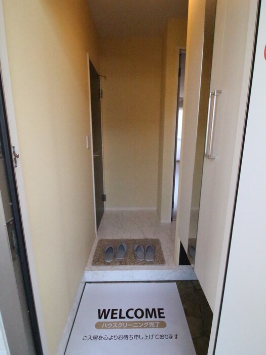 物件内観写真10　(玄関)