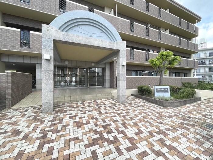 物件外観写真2　(エントランス部分)