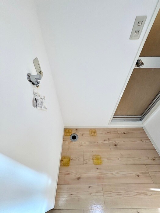 物件内観写真15　(洗濯機置場)