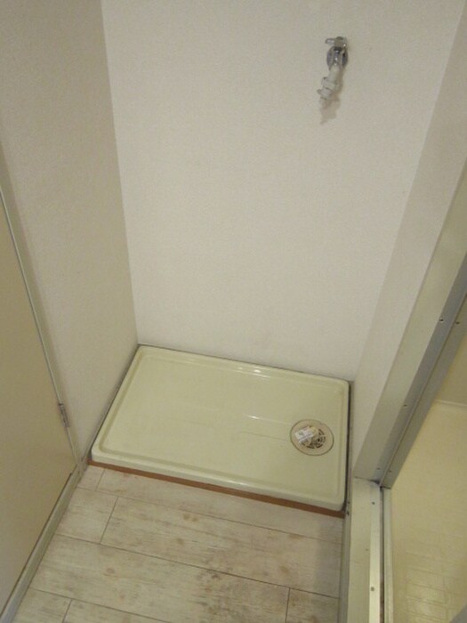 物件内観写真11　(洗濯機置場)