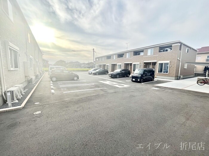 物件外観写真2　(駐車場)