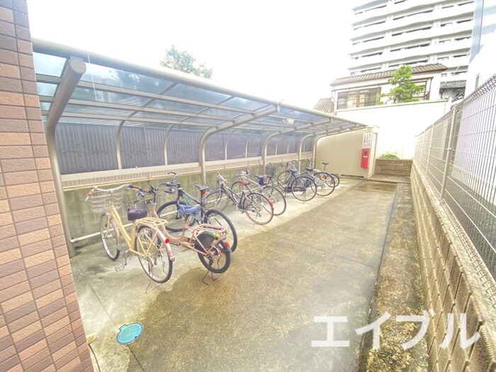 物件外観写真4　(駐輪場)