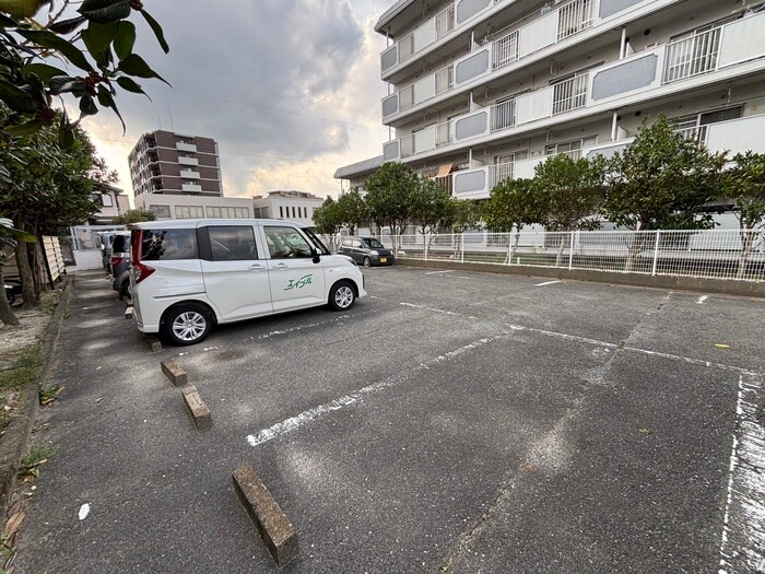 物件外観写真3　(駐車場)