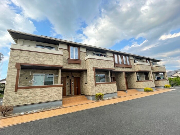 物件外観写真4　(エントランス部分)