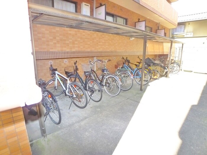 物件外観写真4　(駐輪場)