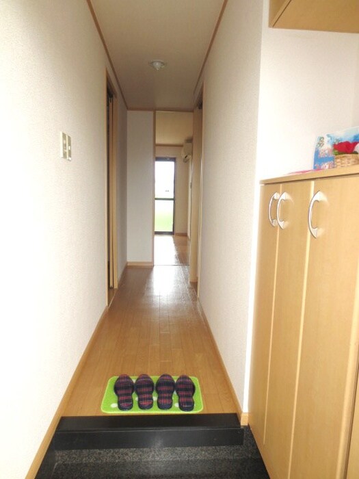 物件内観写真11　(廊下)