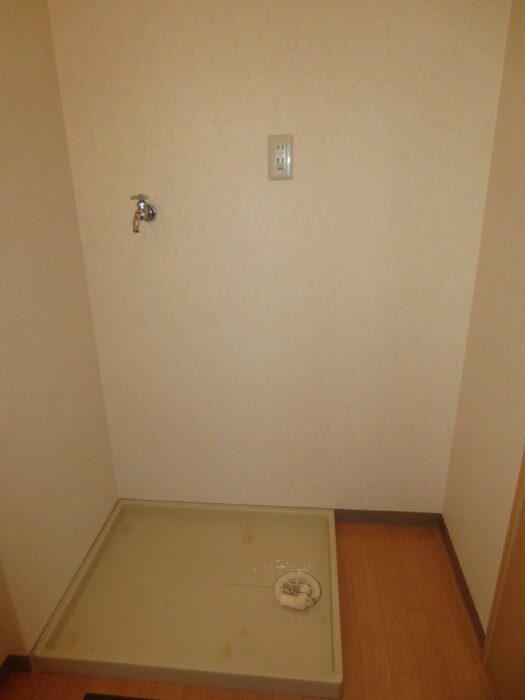 物件内観写真14　(洗濯機置場)