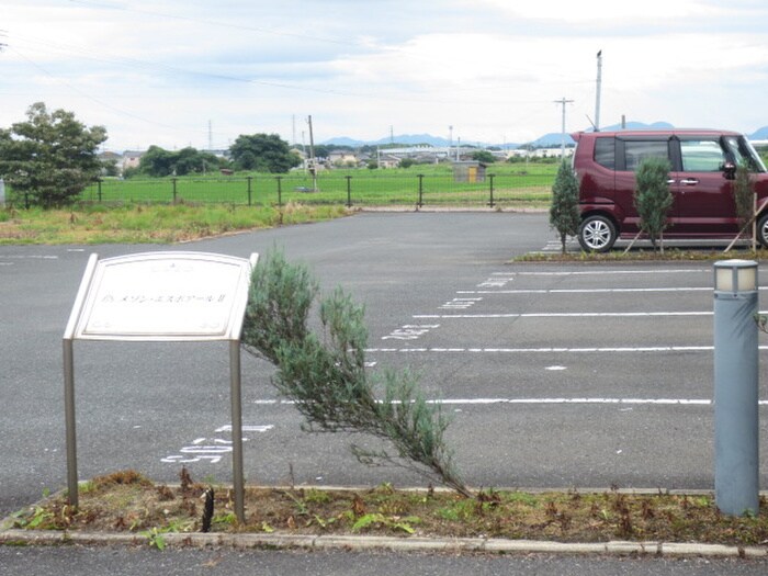 物件外観写真2　(駐車場)