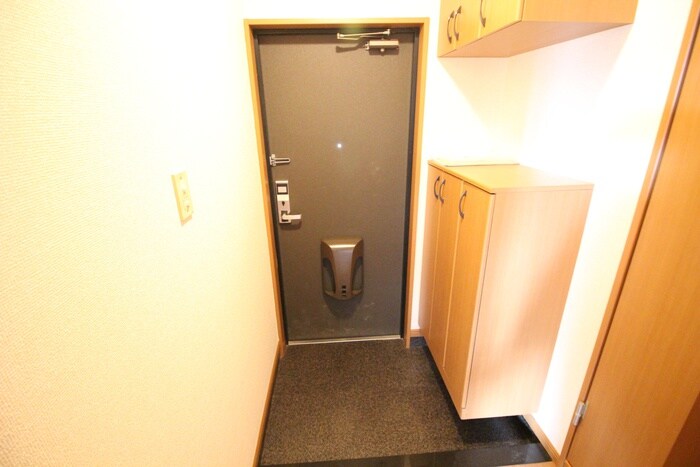 物件内観写真4　(玄関)