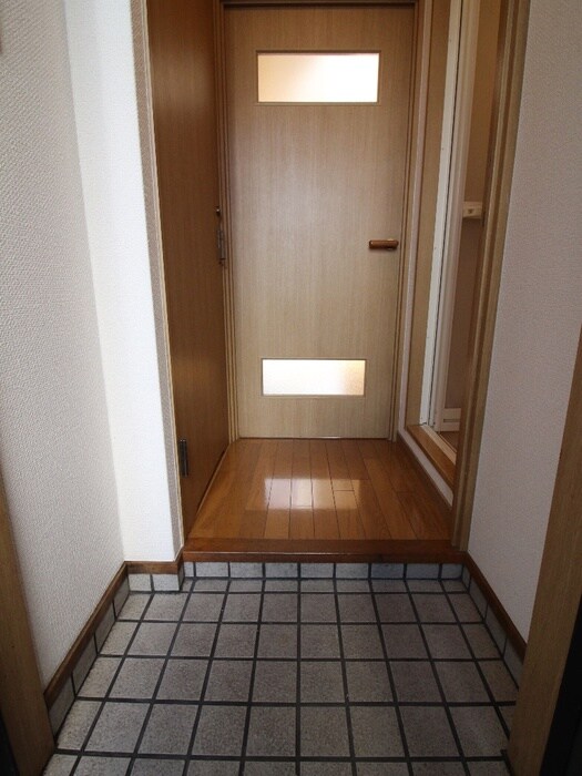 物件内観写真10　(玄関)