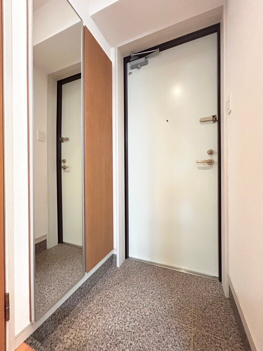 物件内観写真6　(玄関)