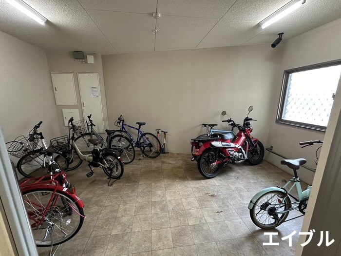 物件外観写真4　(駐輪場)