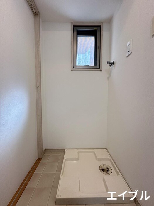 物件内観写真12　(洗濯機置場)