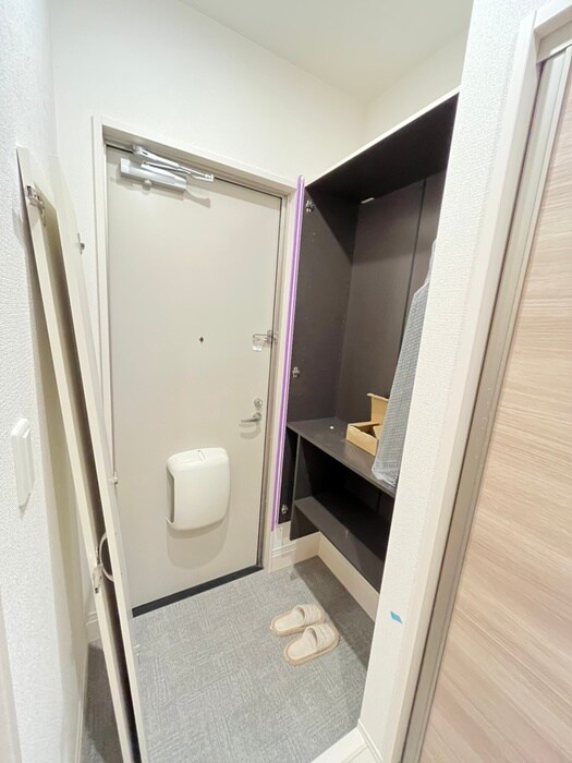物件内観写真4　(玄関)