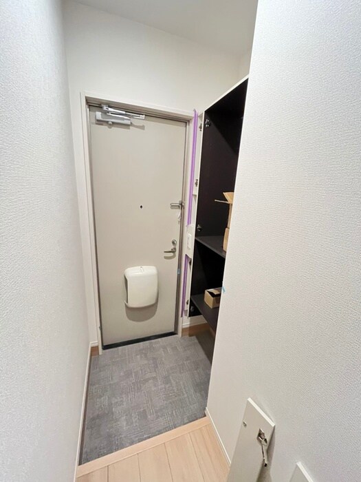 物件内観写真4　(玄関)