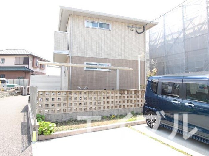 物件外観写真3　(駐車場)