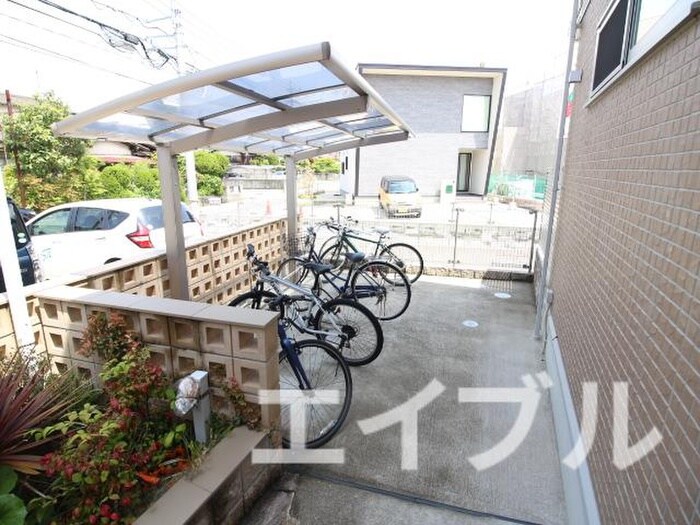 物件外観写真4　(駐輪場)