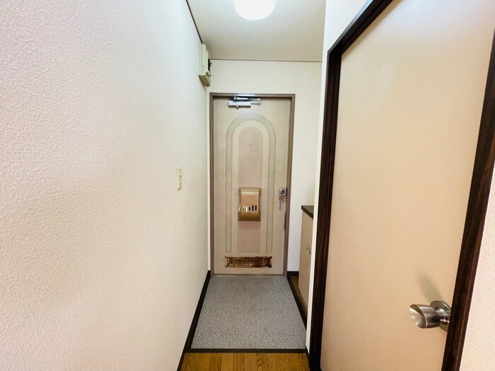 物件内観写真7　(玄関)