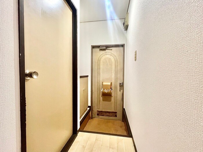 物件内観写真13　(玄関)
