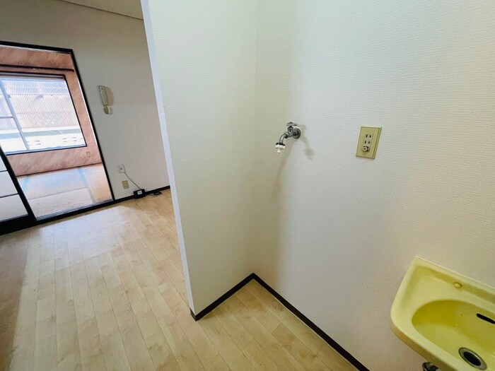 物件内観写真17　(洗濯機置場)
