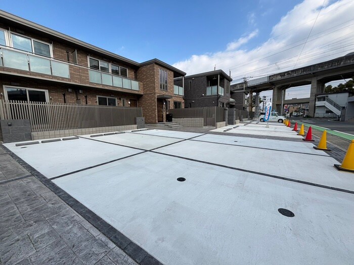 物件外観写真5　(駐車場)