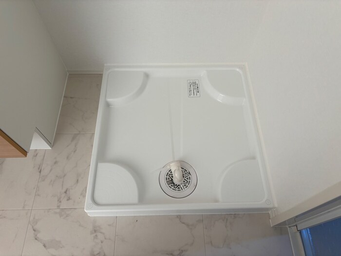 物件内観写真12　(洗濯機置場)