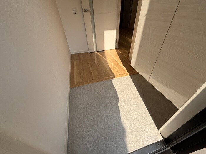 物件内観写真18　(玄関)