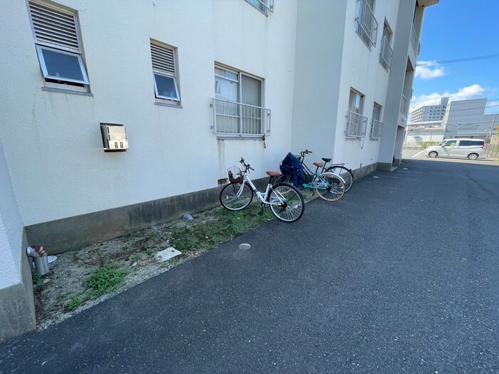 物件外観写真2　(駐輪場)