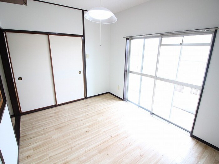 物件内観写真4　(居室)