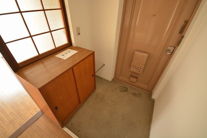 物件内観写真9　(玄関)