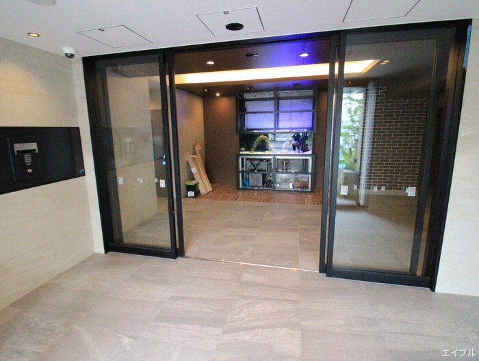 物件外観写真2　(エントランス部分)