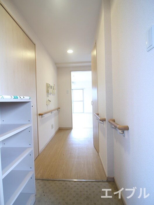 物件内観写真7　(玄関)