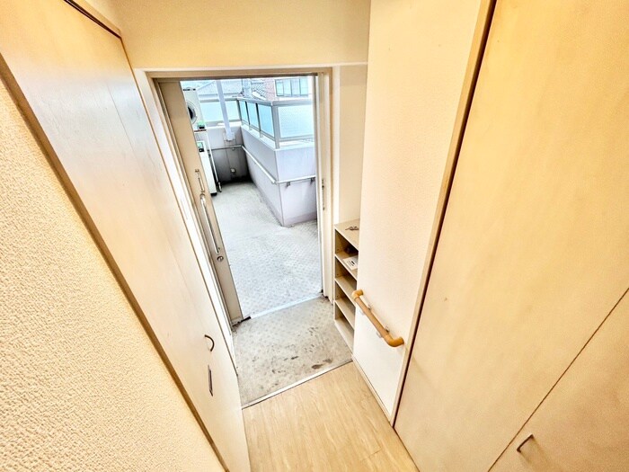 物件内観写真14　(玄関)