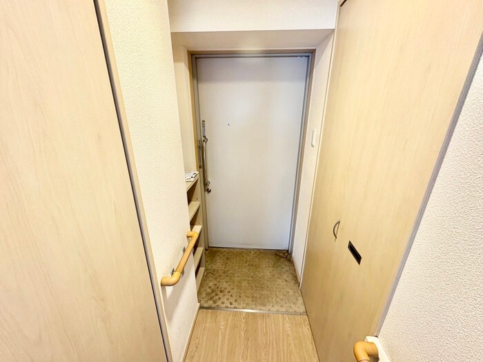 物件内観写真16　(玄関)