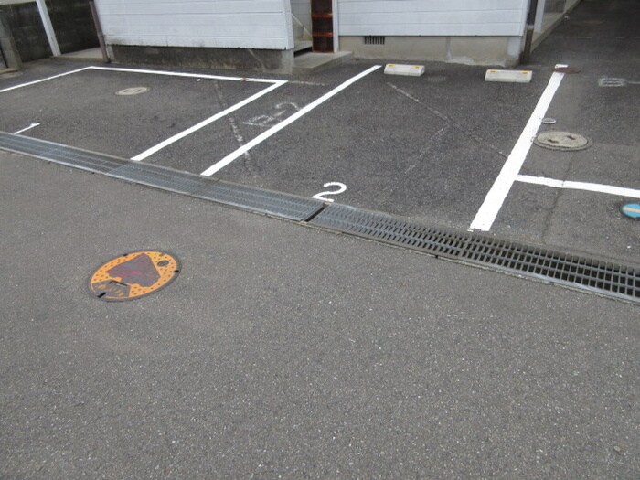 物件外観写真2　(駐車場)