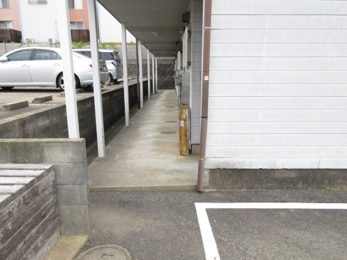 物件外観写真5　(エントランス部分)