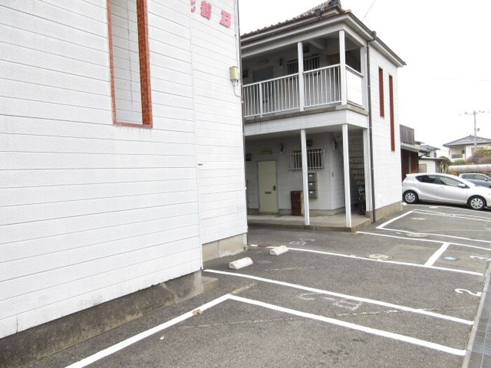 物件外観写真6　(駐車場)