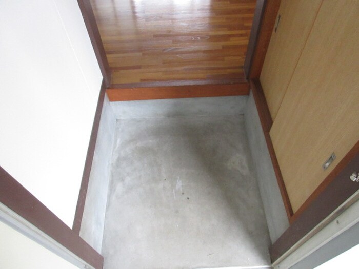 物件内観写真13　(玄関)