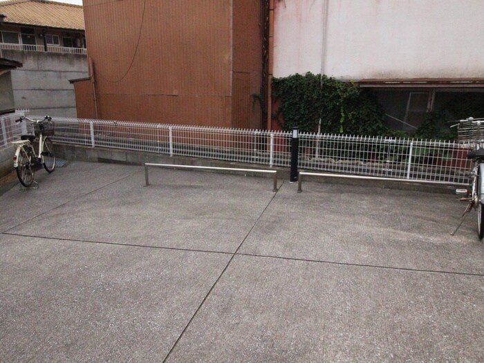 物件外観写真5　(駐輪場)