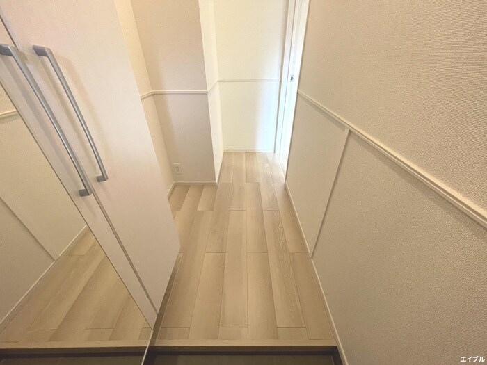 物件内観写真12　(玄関)