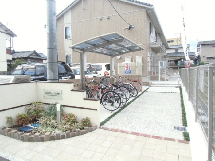 物件外観写真2　(駐輪場)