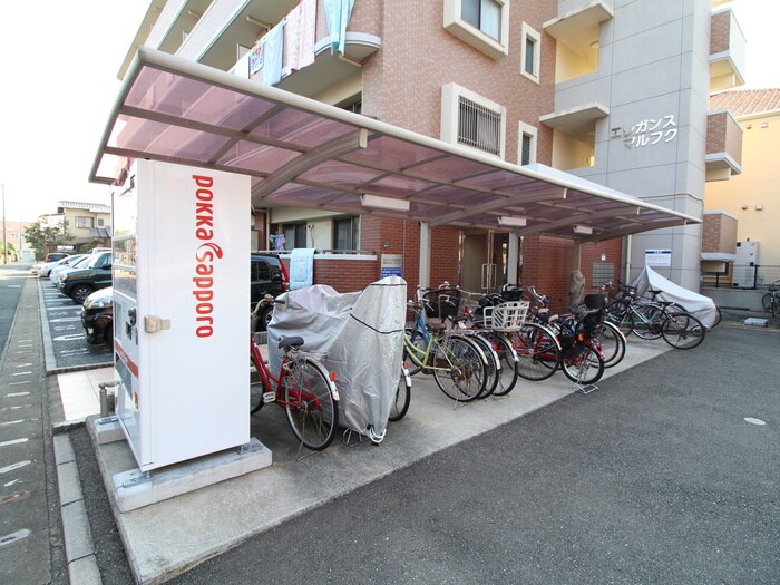 物件外観写真3　(駐輪場)