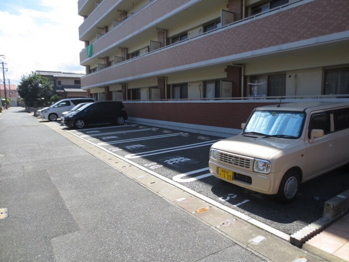 物件外観写真4　(駐車場)